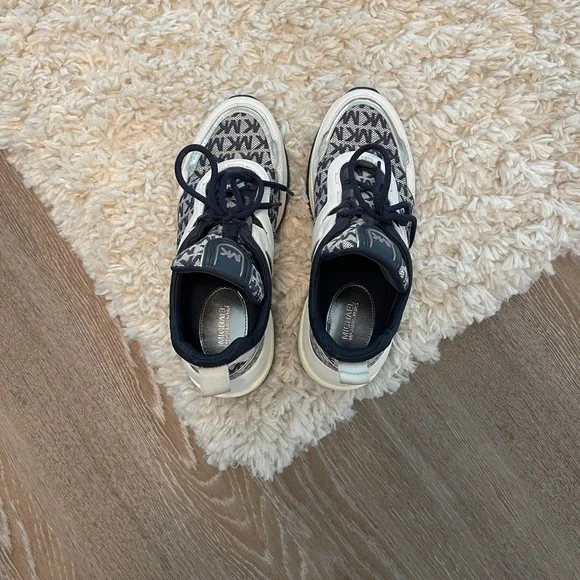 Michael Kors Olympia Monogram Sneakers. Women’s size 7 - Picture 2 of 7